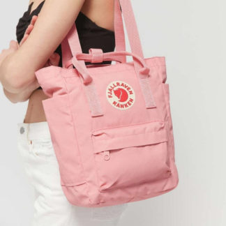 Розовая сумка Канкен на модели